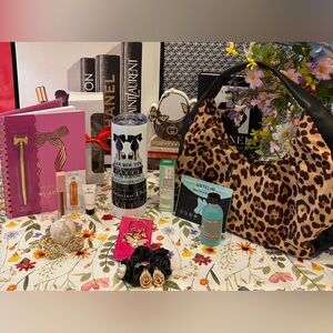 ⭐️NIB LUXURY NAMED TUMBLER BUNDLE 
EVERYTHING YOU SEE ~ EVERYTHING IS NEW⭐️